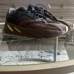 YEEZY BOOST 700 MAUVE
